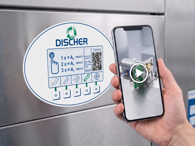 Smartphone scannt QR-Code für ein DISCHER Video-Tutorial am Bedienfeld