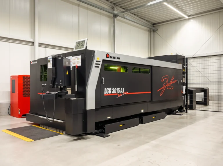 AMADA Faserlaser-Schneidanlage LCG 3015 AJ in der DISCHER Produktion